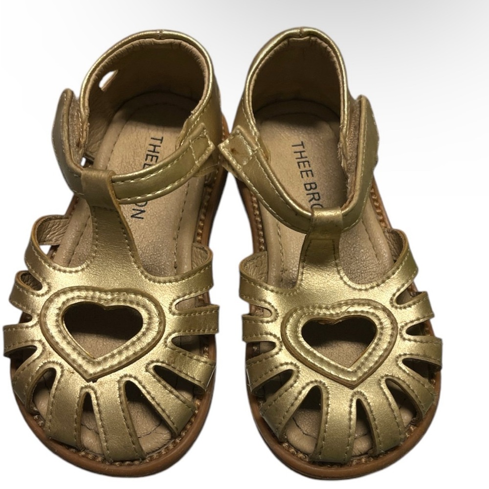 Thee Bron gold toddler heart sandles size 7